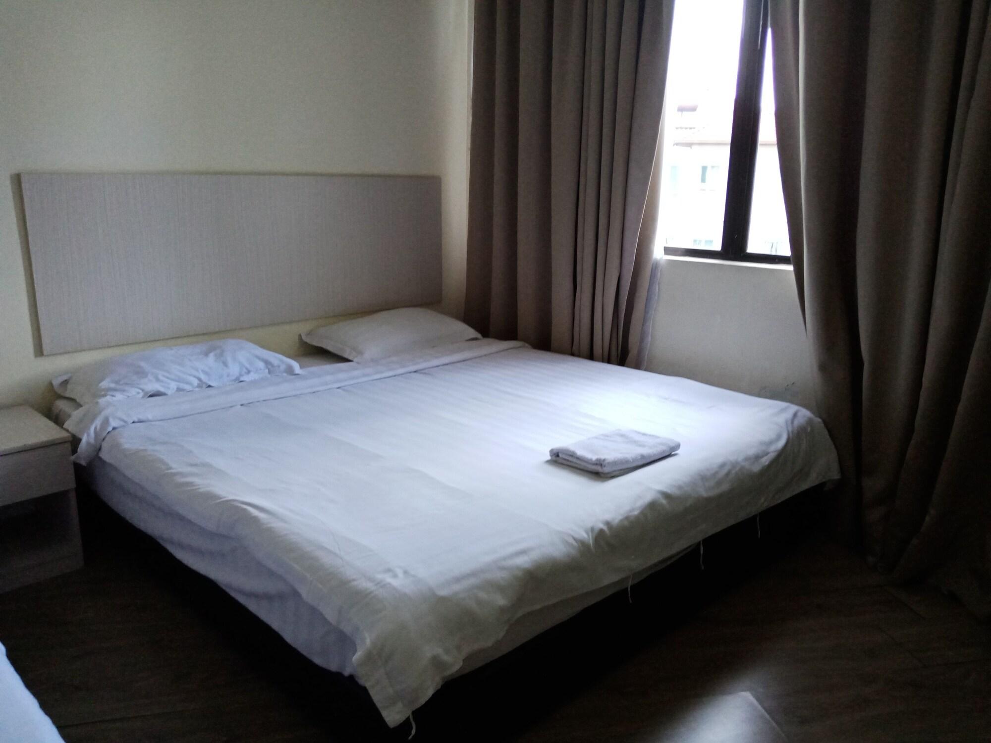 Hotel Zamburger Bukit Segar Черас Экстерьер фото