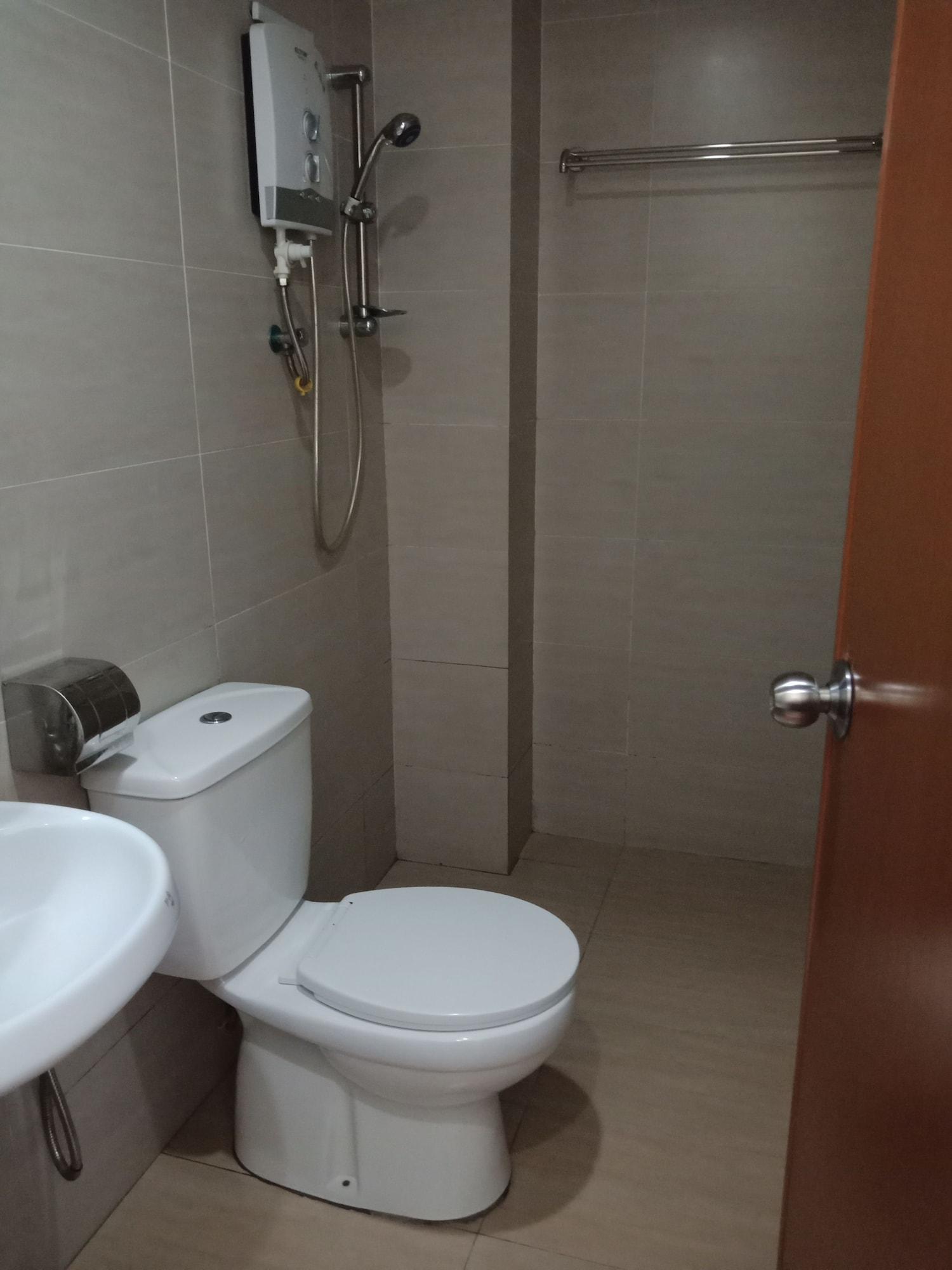 Hotel Zamburger Bukit Segar Черас Экстерьер фото