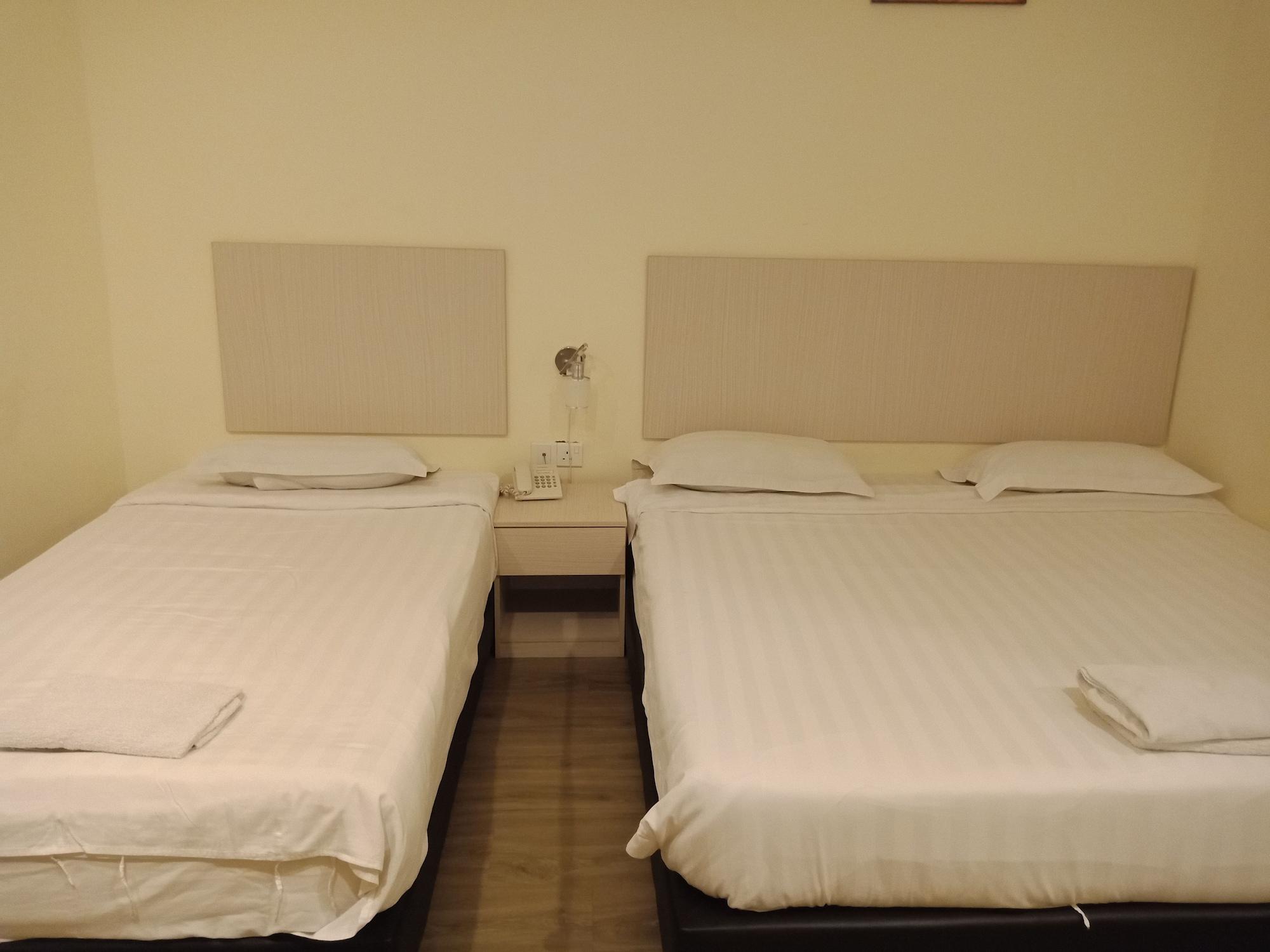 Hotel Zamburger Bukit Segar Черас Экстерьер фото