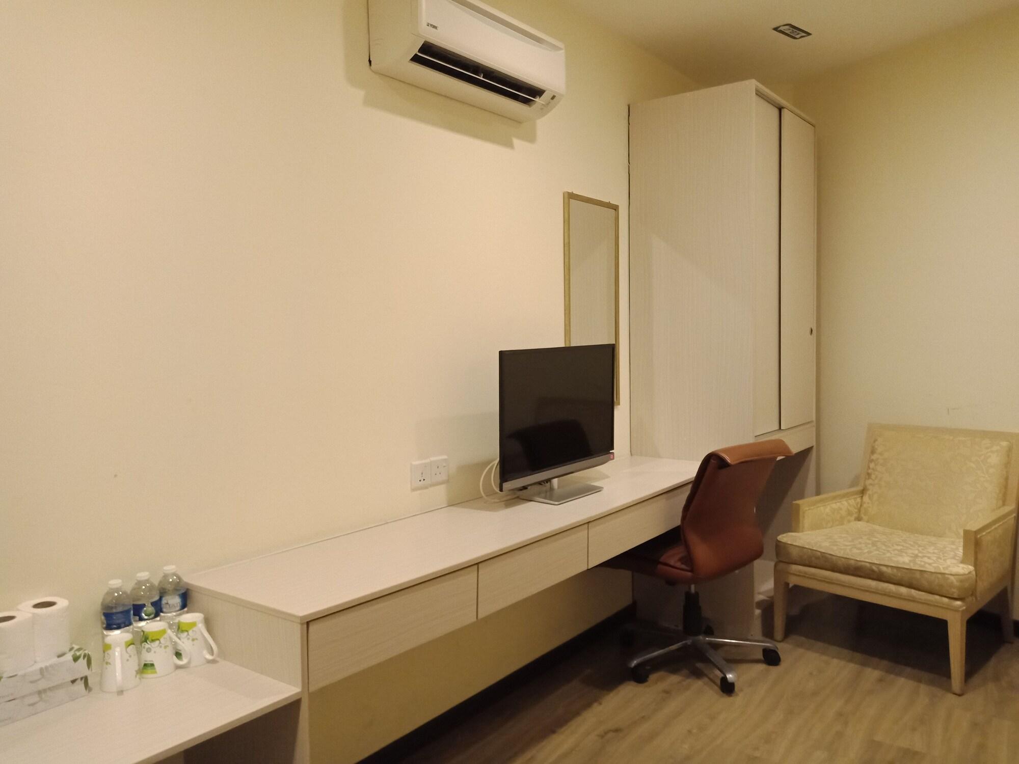 Hotel Zamburger Bukit Segar Черас Экстерьер фото