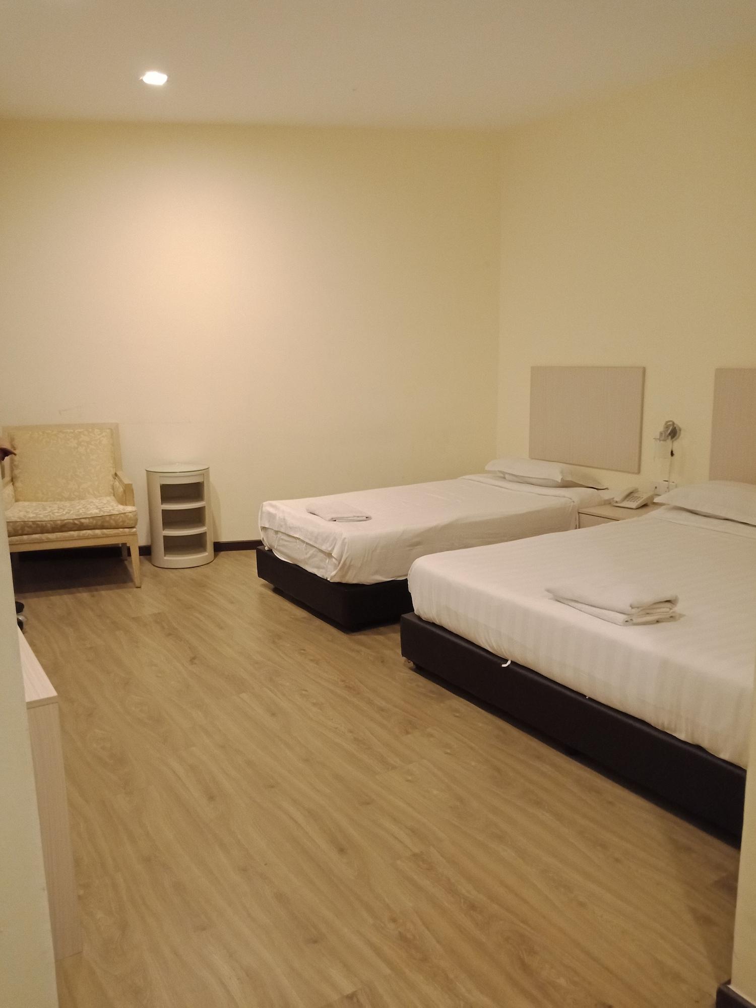 Hotel Zamburger Bukit Segar Черас Экстерьер фото