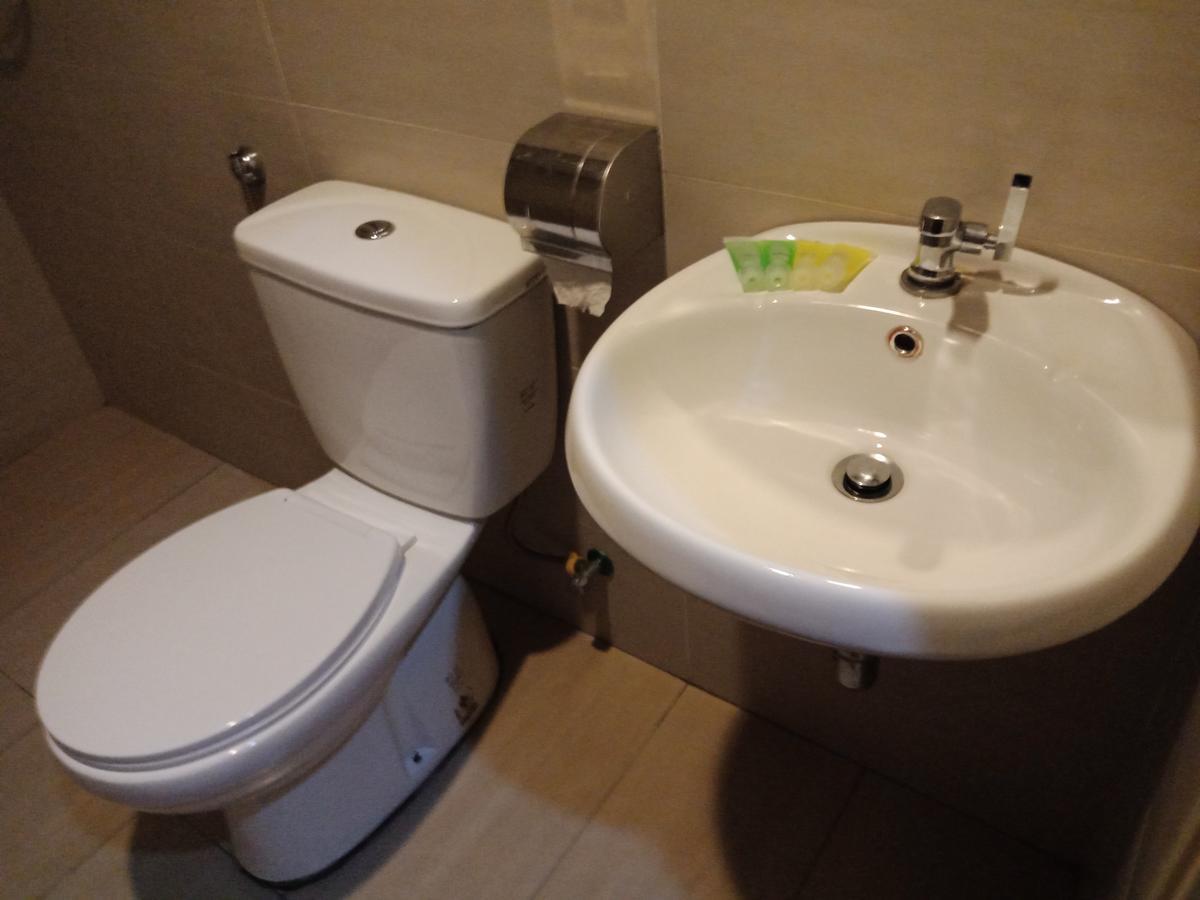 Hotel Zamburger Bukit Segar Черас Экстерьер фото