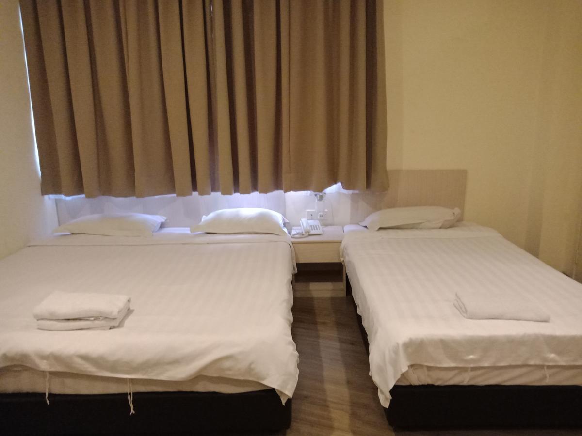 Hotel Zamburger Bukit Segar Черас Экстерьер фото